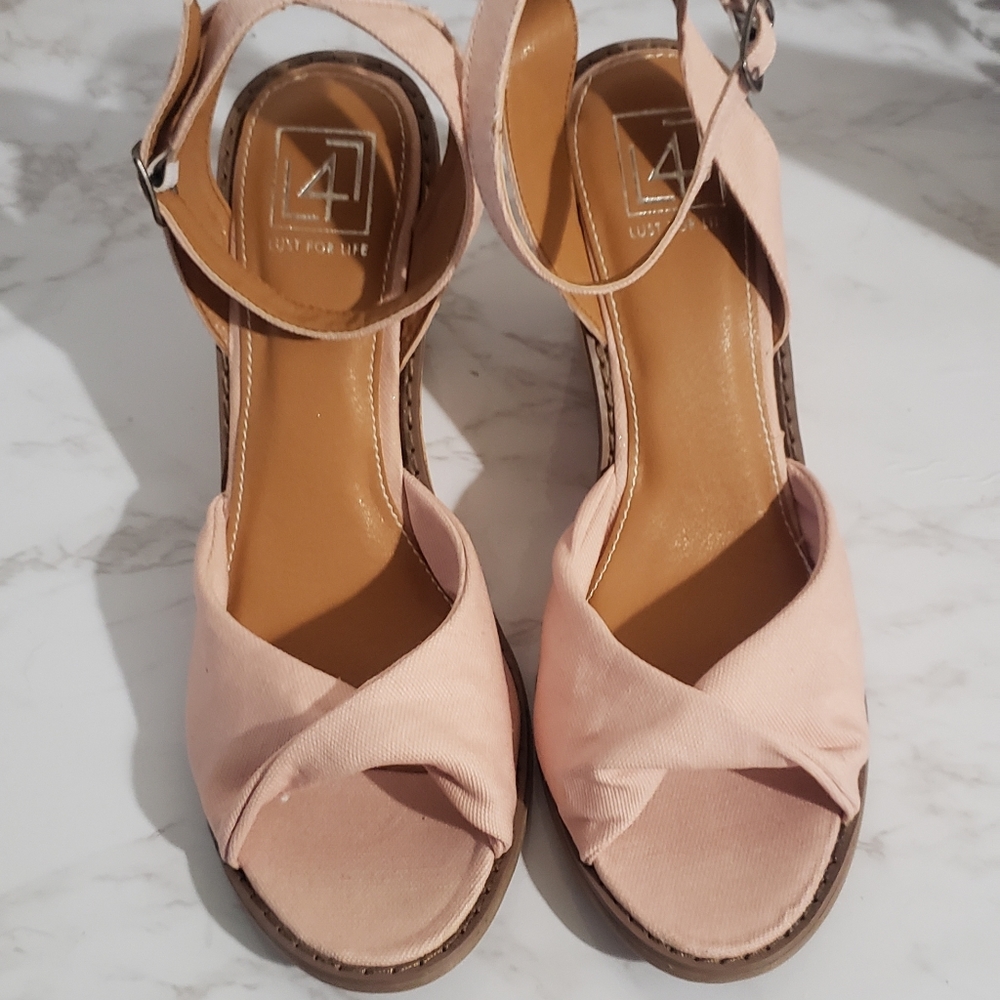 Pink wedges